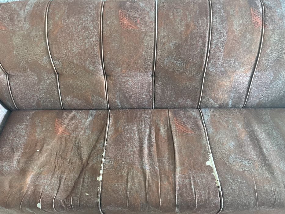 Тапициран разтегателен диван