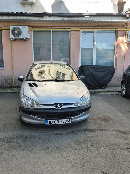 Vând autoturism  PEUGEOT 206