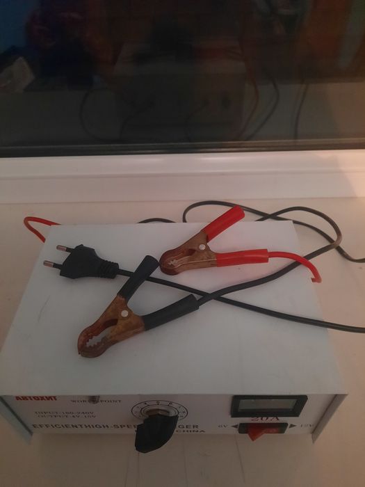 Продам зарядку автомобиль.