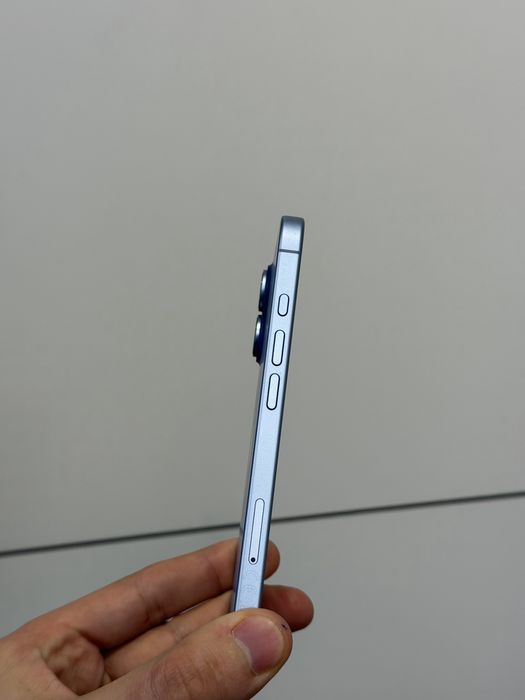 Продавам перфектен iPhone 17