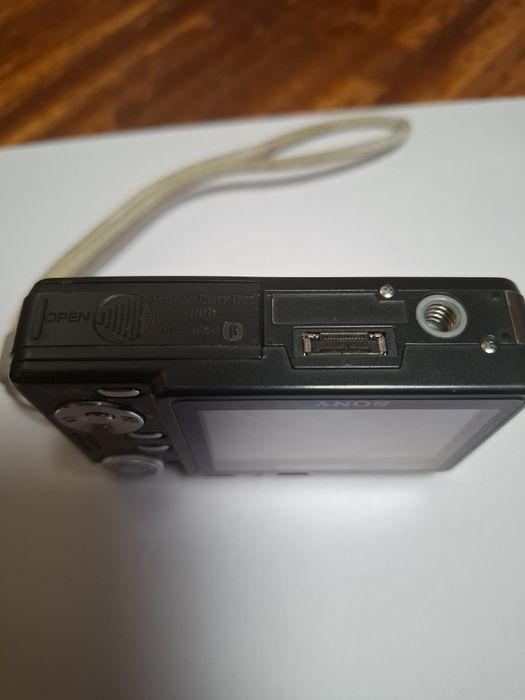 Цифров фотоапарат Sony Cyber-shot с 7.2