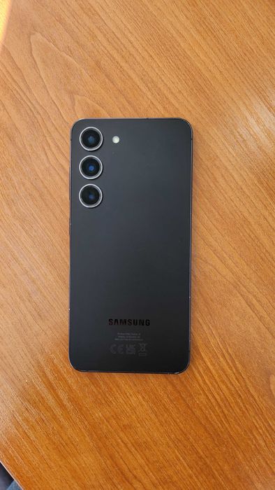 Продавам телефон Samsung S23