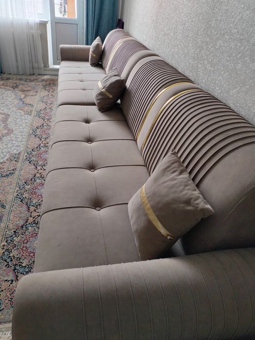 Продаю диван  4 метра