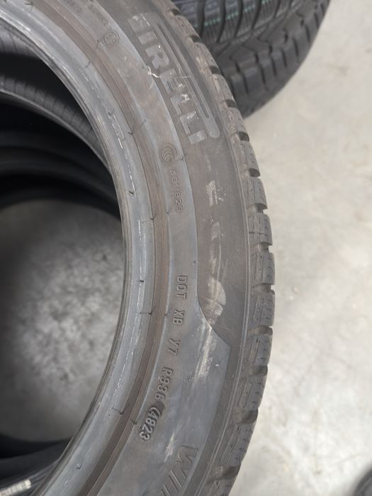Vand 4 anvelope 225/50/18 pirelli de iarnă ca noi