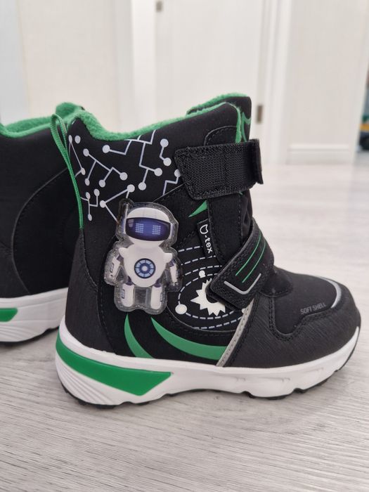 Продам детские зимние сапожки