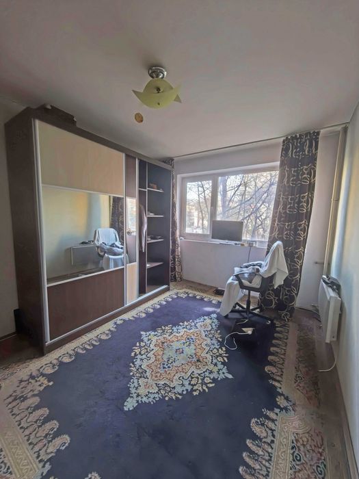 Vand apartament de 2 camere situat în zona Bdul Obregia,