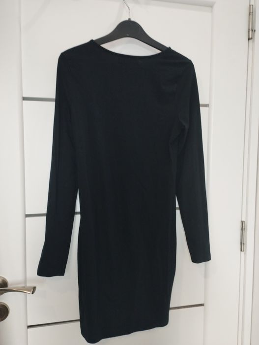 Черна рокля с дълъг ръкав