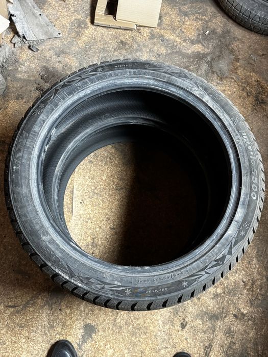 Продам зимние шины на шипах 245/45R21
