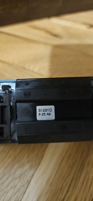 Продавам аналогов локомотив Roco BR 215 077-9 на DB 1:87 HO