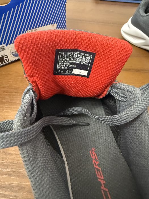 Детские кроссовки бренда Skechers