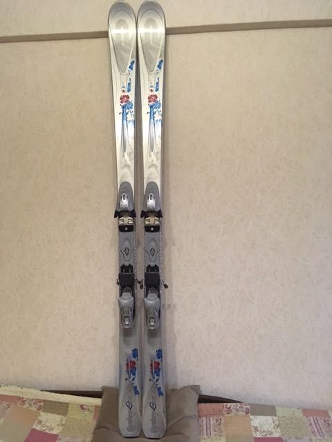 Горные лыжи, ботинки и палки