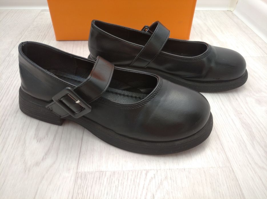 Школьные туфли на девочку