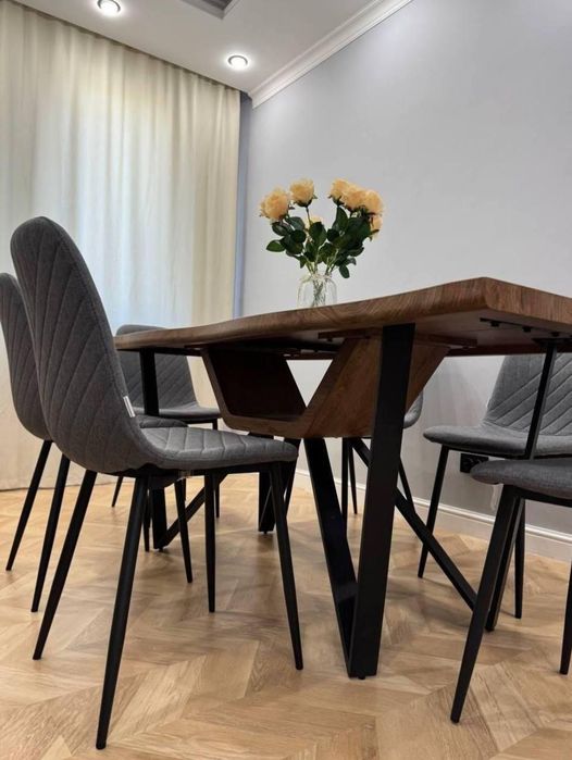 Продам новые стол и стулья