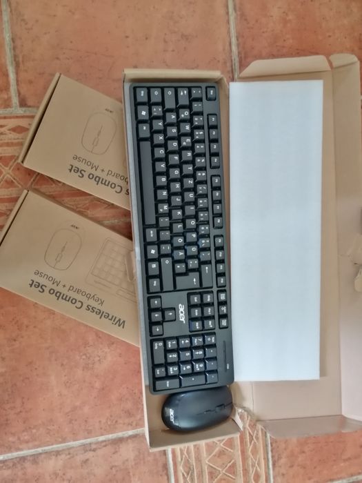 Tastatura Poloneza și mouse wireless Acer set Akr9000