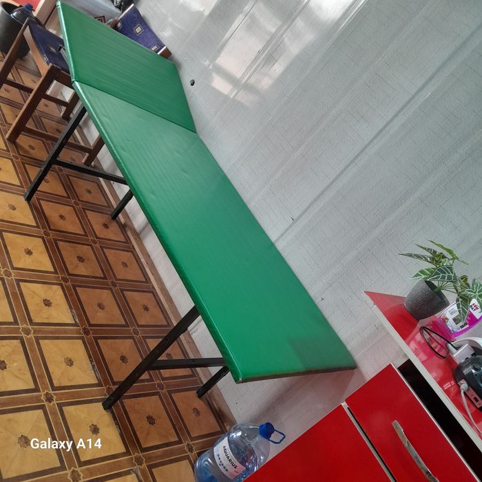 Сотилади янги ишлатилмаган кушетка.срочно.