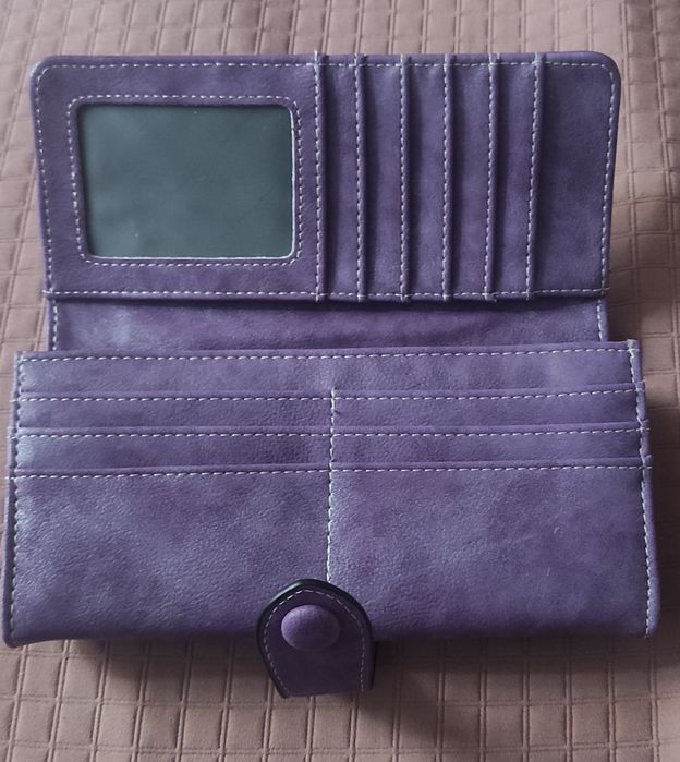 Ново дамско портмоне