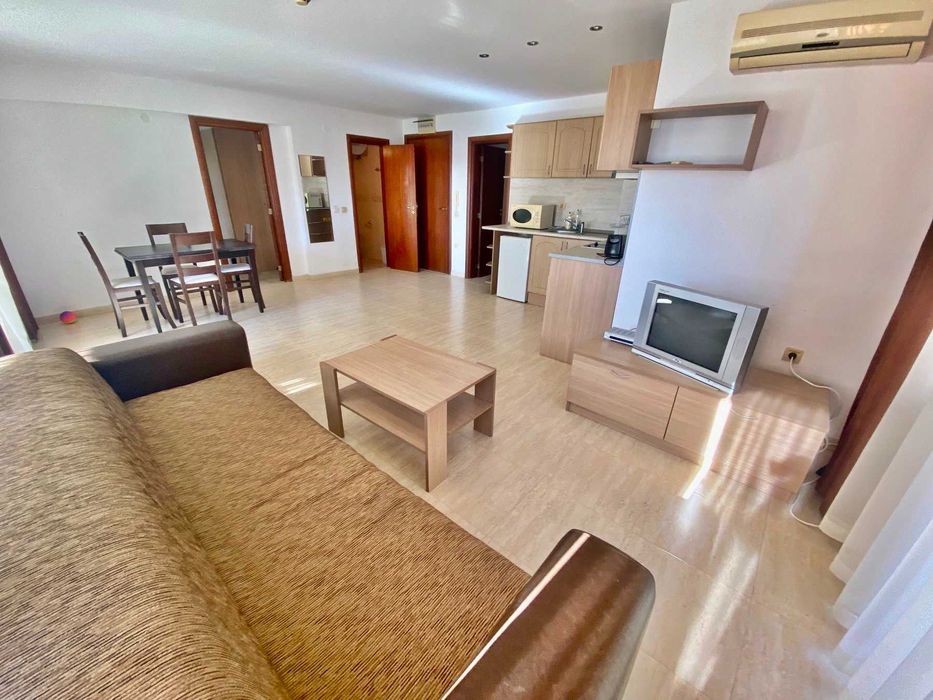 Просторен двустаен апартамент в комплекс „ Етъра 2 “, Първа линия, Морска гледка