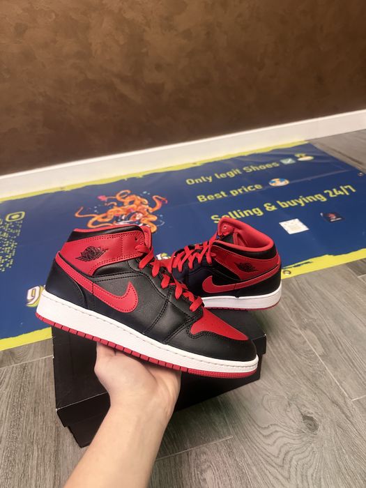 Jordan 1 mid rosu