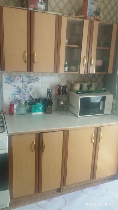 Кухыный шкаф сатылады