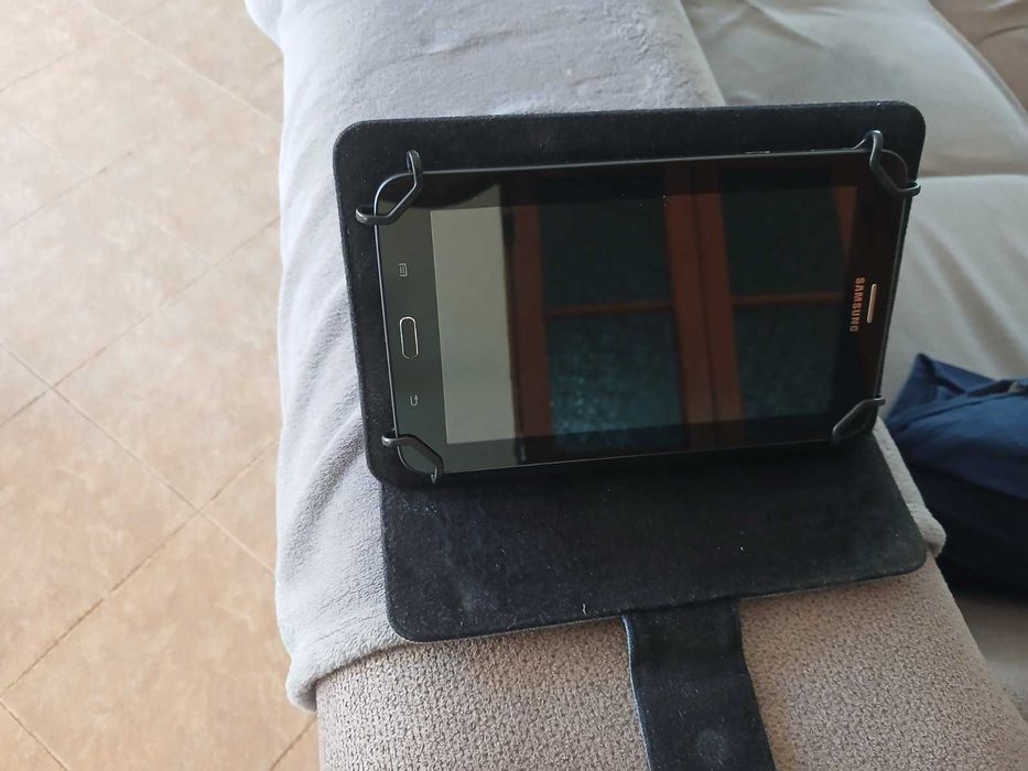 Продавам таблет Samsung