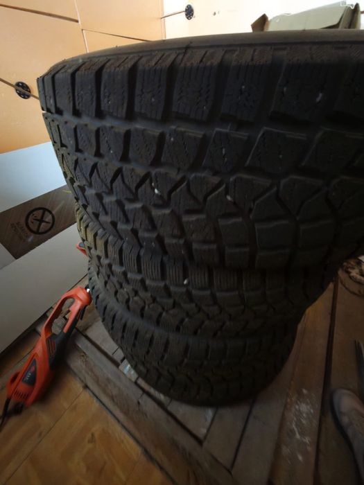 Продам шины почти новые R18