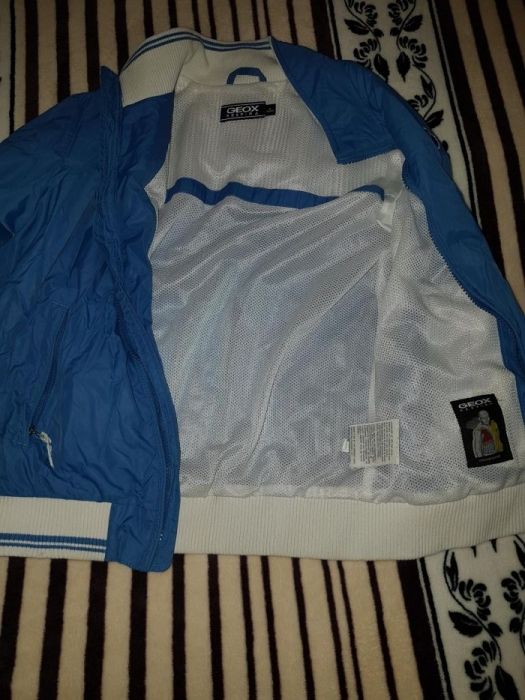 Стиляжная ветровочка Geox