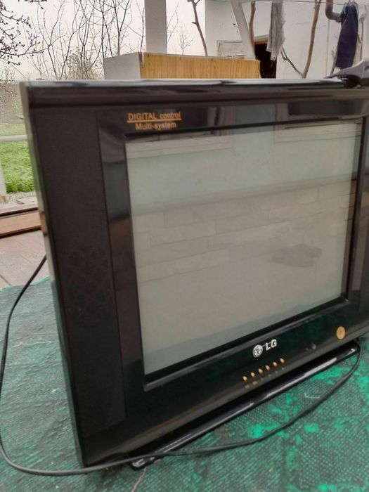 LG  rangli televizor