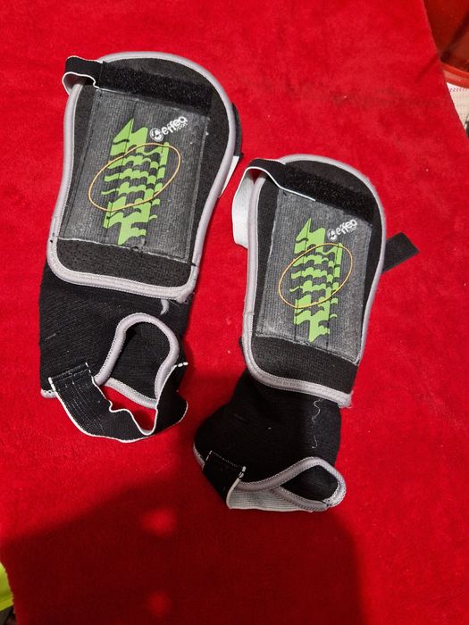 Apărători fotbal pentru picioare