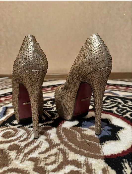 Туфли блестящие