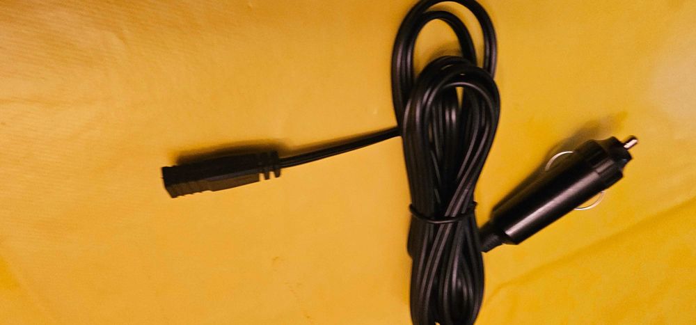 Cablul de alimentare 12V / 220 AC  DC pentru frigider auto camping