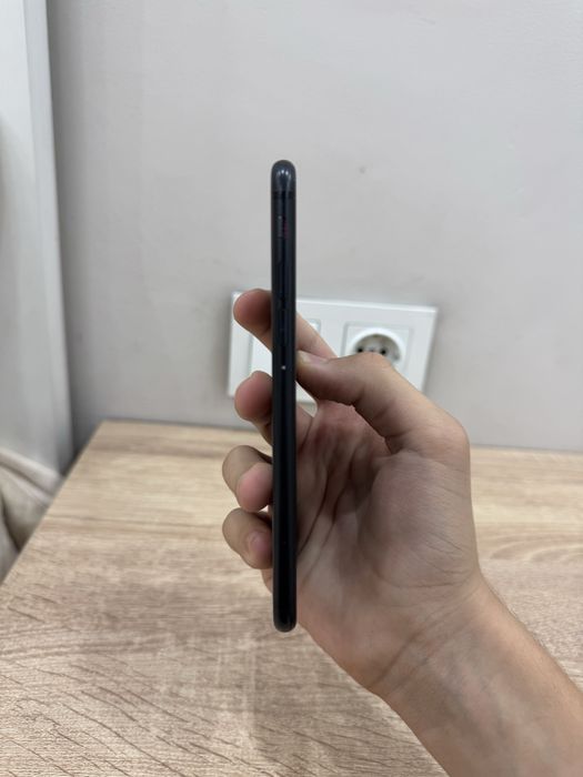 Продам iPhone 7
