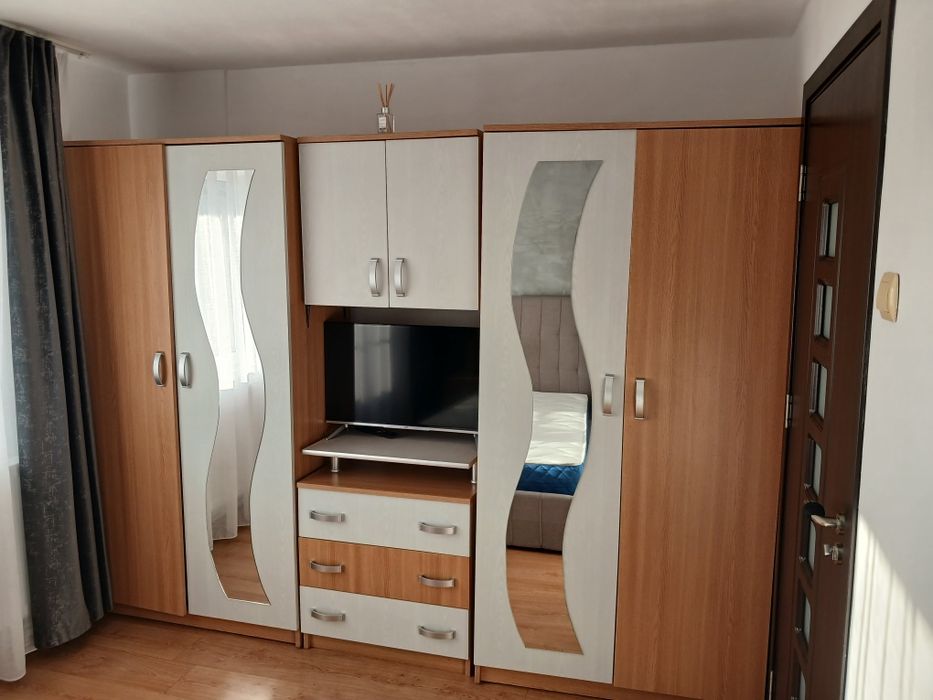 Închiriez apartament 3 camere Baia Mare