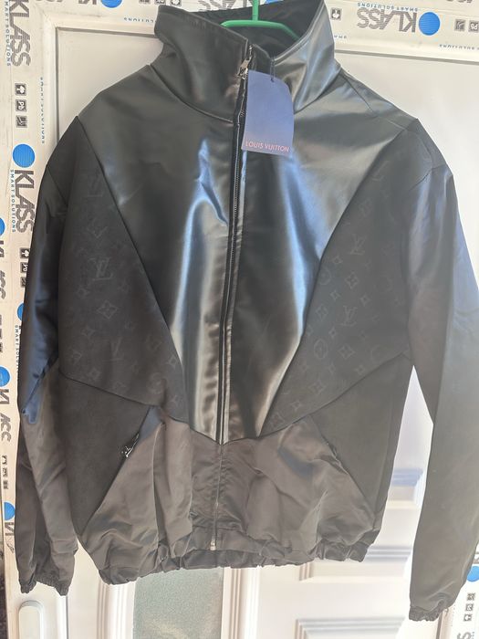 Jacheta Louis Vuitton M si L in stoc