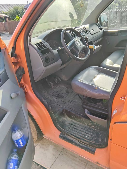 Se vinde Volkswagen T5, 1.9 tdi,6locuri, obloanele sunt de aluminiu și nu sunt lovite sau strâmbe,2anvelope de rezervă,C-uri.