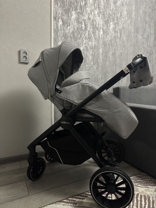 Продам коляску Lux Mom 3в1