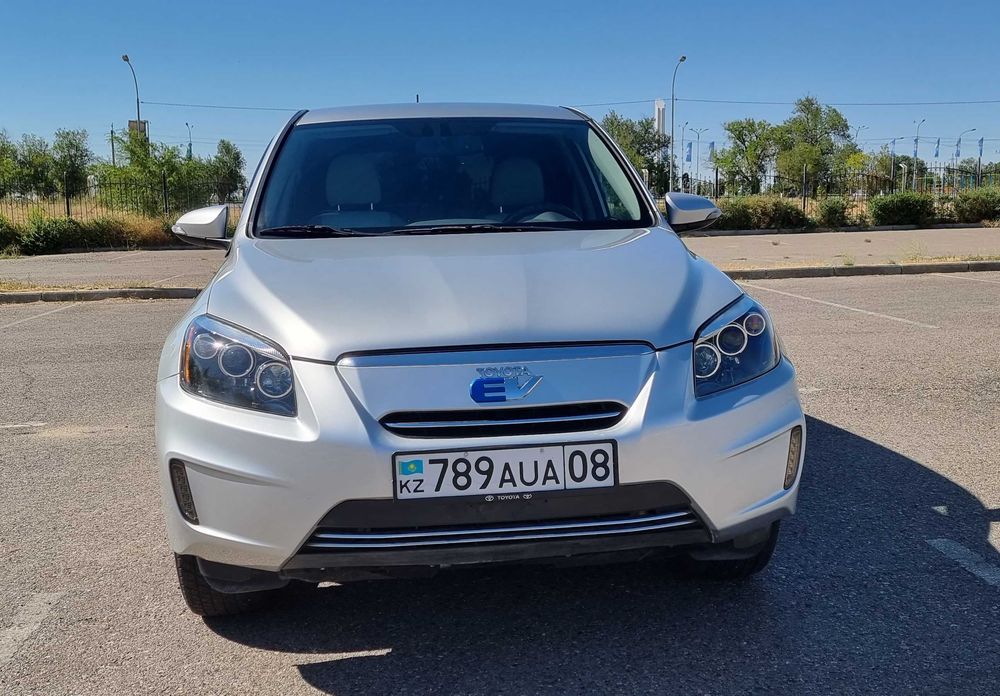 Toyota RAV4 EV 2012 г. Электромобиль
