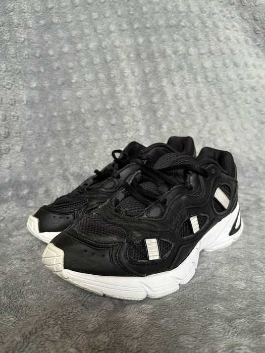 Adidas Astir SN W | Black | Size 39 1/3 | Very Good Condition