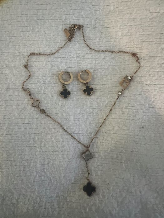 красив комплект висулка и обеци