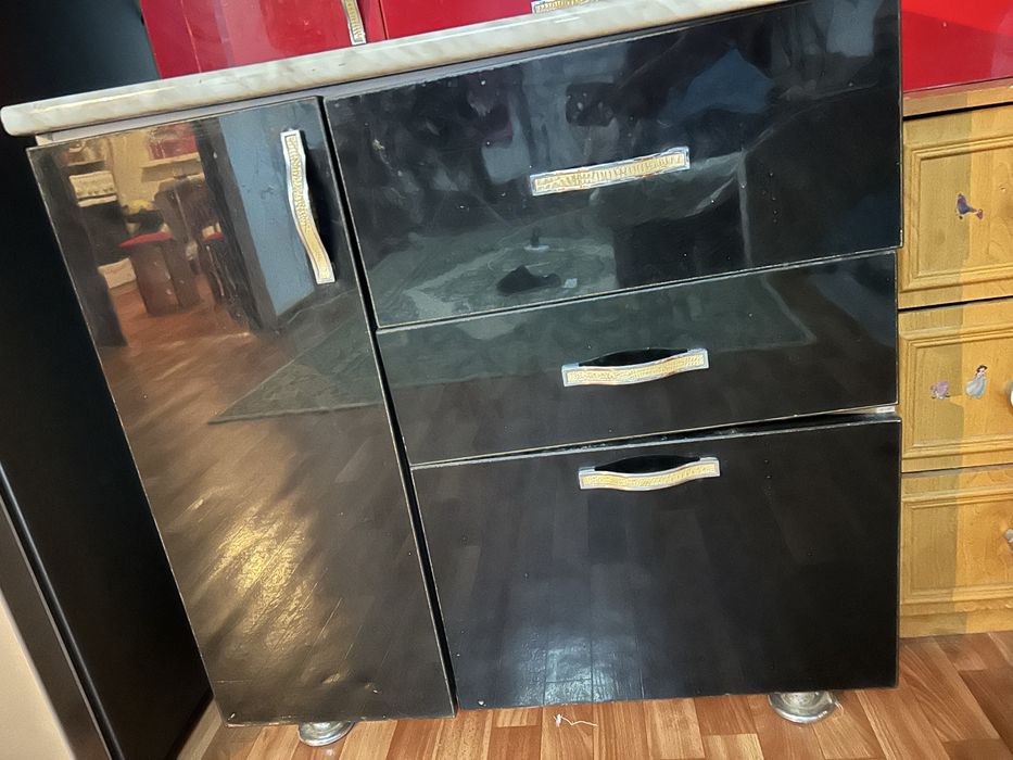 Кухонный гарнитур продаем срочно