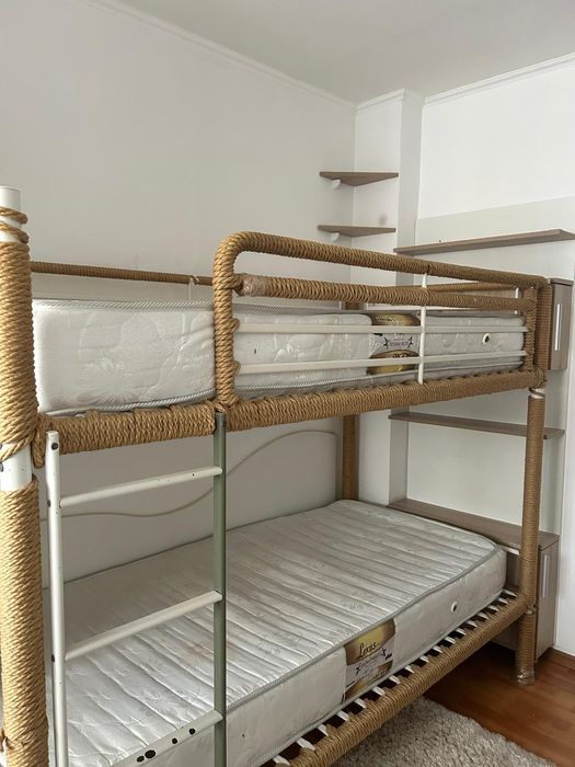 Vând pat supraetajat,