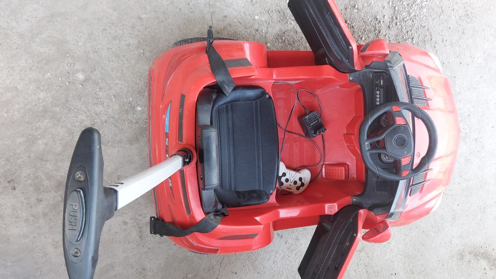 Детская машинка на пульте управления