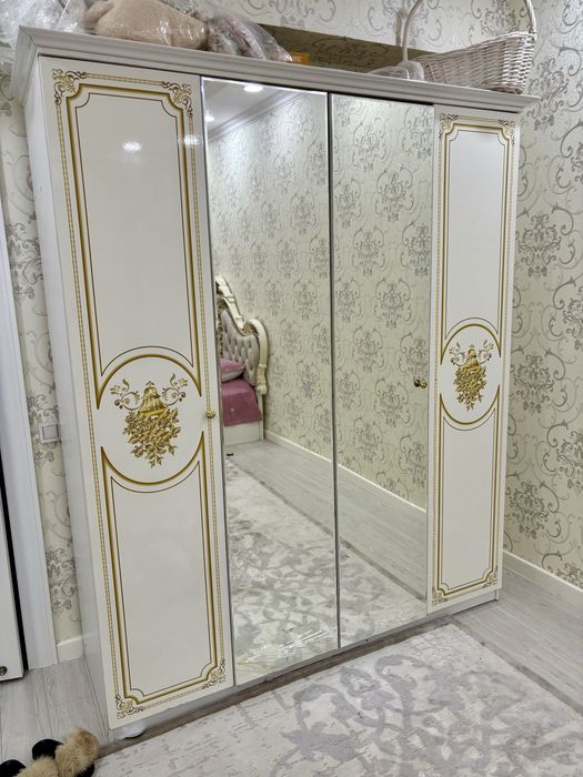Спальный гарнитур