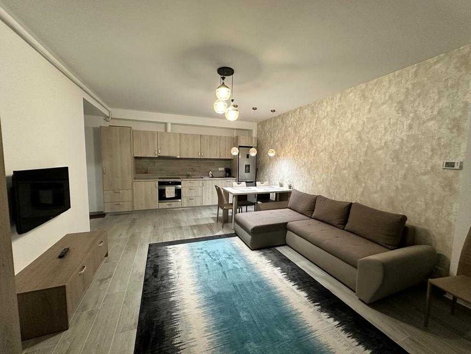 Inchiriez ap. 2 camere central cu loc parcare