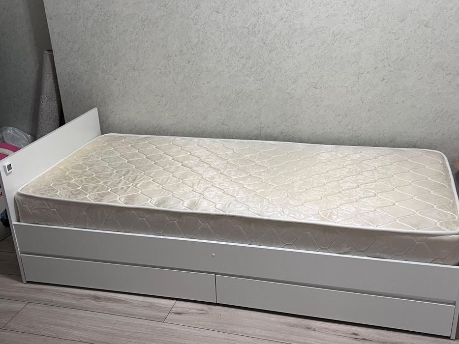 кровать в идеальном состоянии