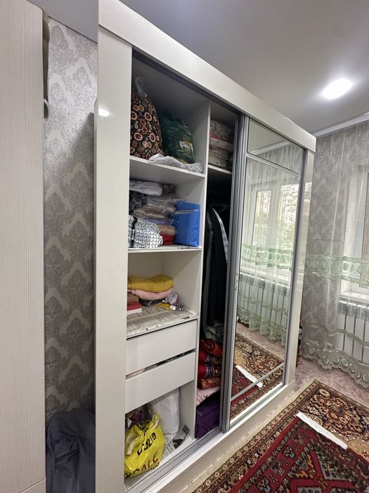 Шкаф с выдвижным зерколом за 45000!