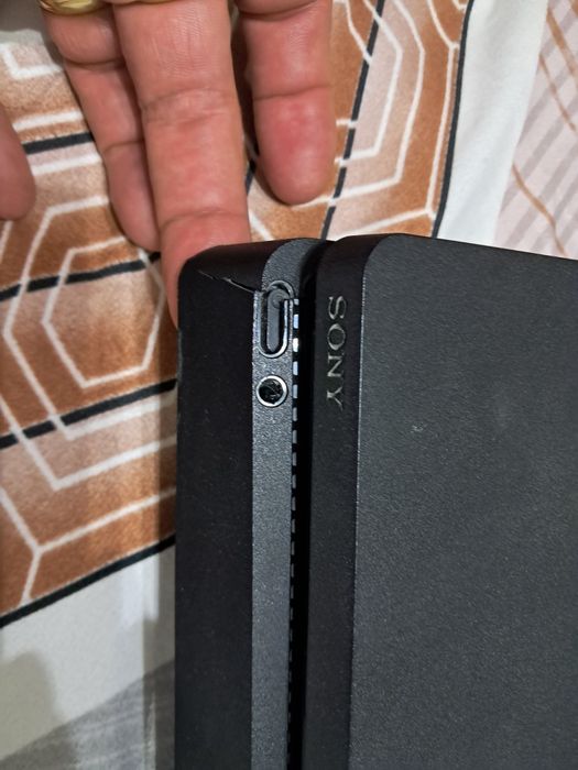 Ps4 slim 500gb 2 jocuri 2 manete originale