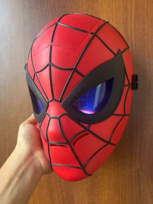 Продам Маску Человек Паук фирмы Hasbro Marvel
