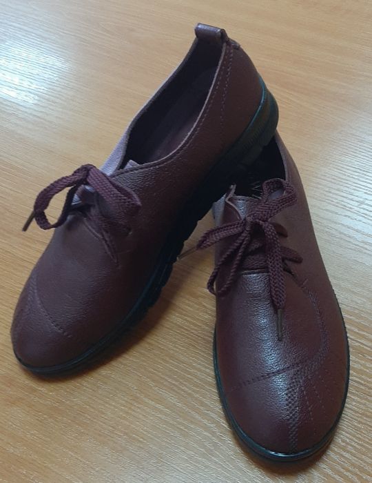 Дамски обувки с връзки