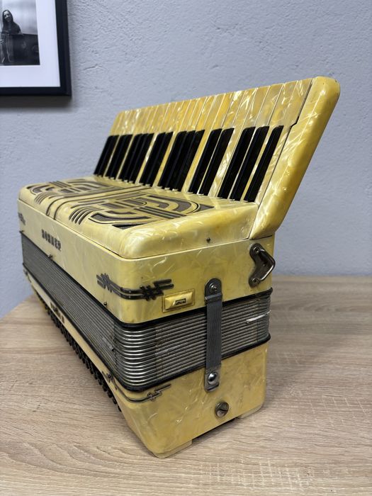 Acordeon Hohner Verdi 3 cu 120 de basi clapa scurta