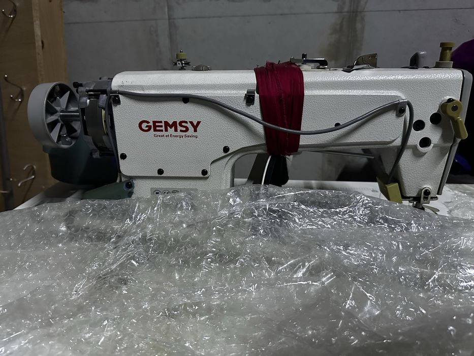 Швейна машинка GEMSY